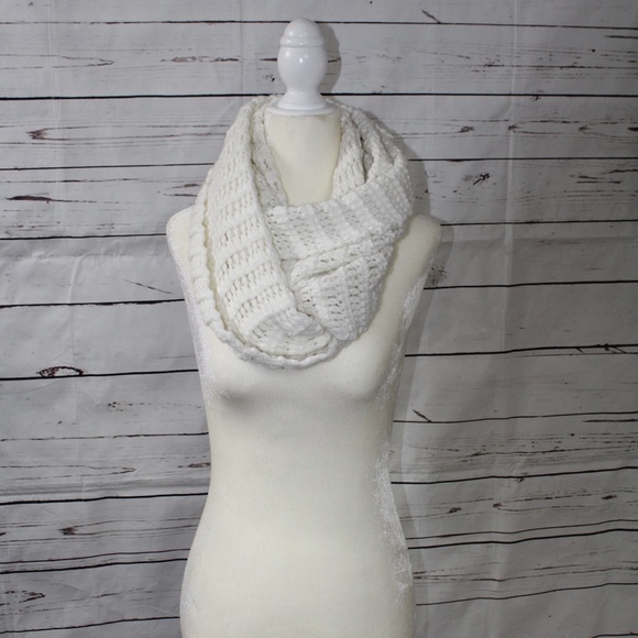 Victoria's Secret Accessories - Victorias Secret Off White Crochet Infinity Scarf